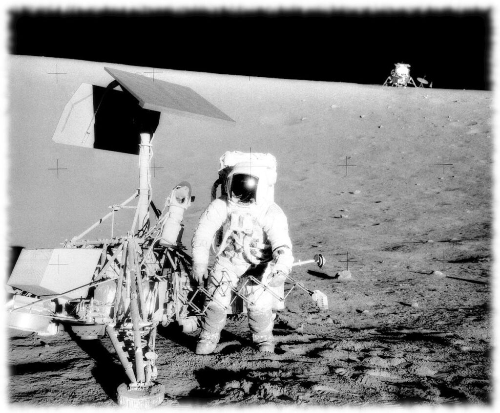 Космический корабль «Apollo 12» на Луне