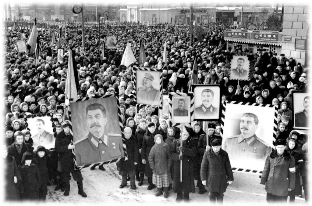 На похорон Сталіна прийшли тисячі людей